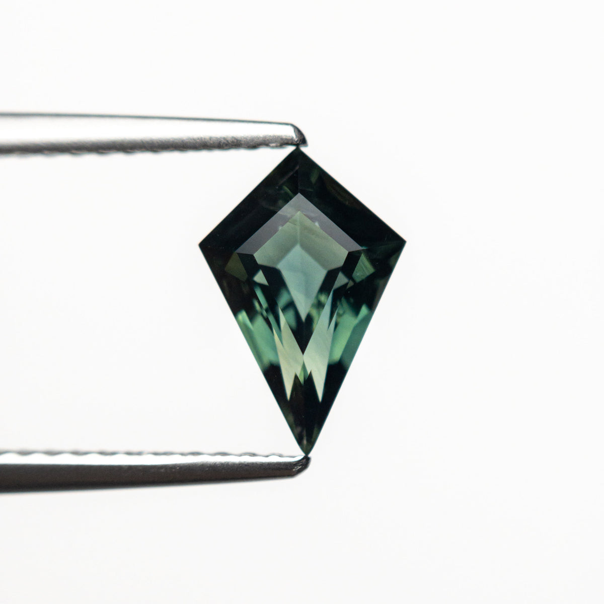 
            1.10ct 9.55x6.43x3.48mm Kite Step Cut Sapphire 25361-04