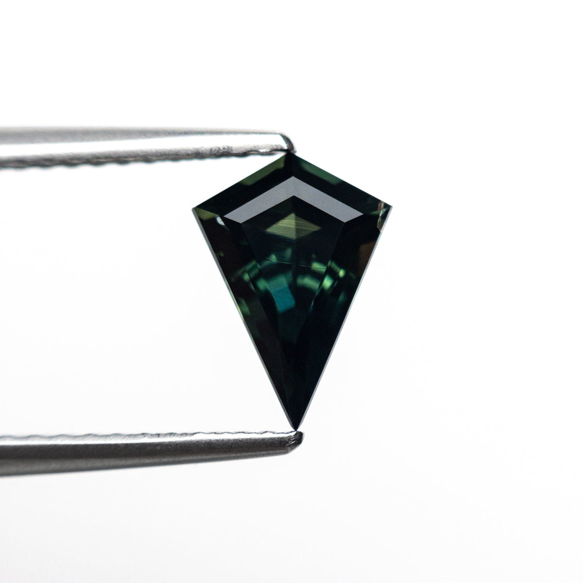 
            1.05ct 8.83x6.36x3.69mm Kite Step Cut Sapphire 25361-09