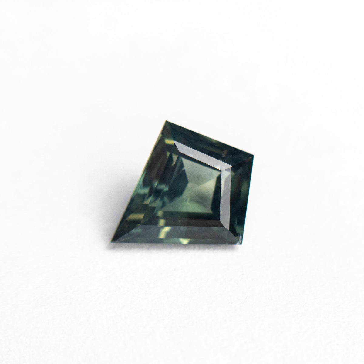 
            1.09ct 8.29x7.18x3.38mm Kite Step Cut Sapphire 25361-10