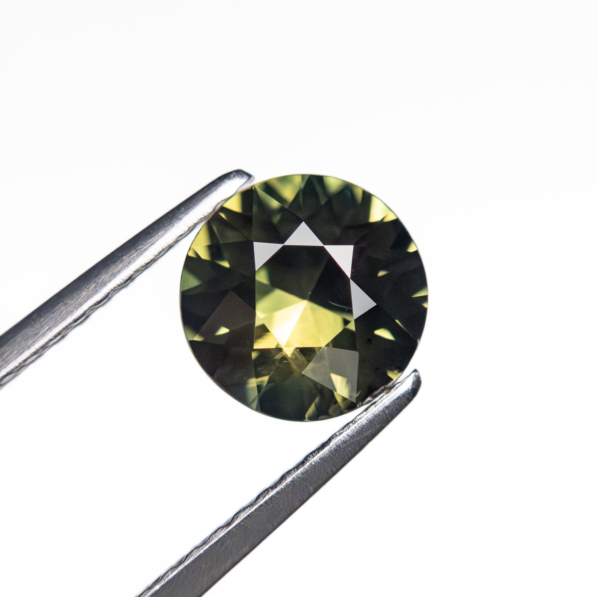 1.53ct 7.04x7.10x4.30mm Round Brilliant Sapphire 25371-02