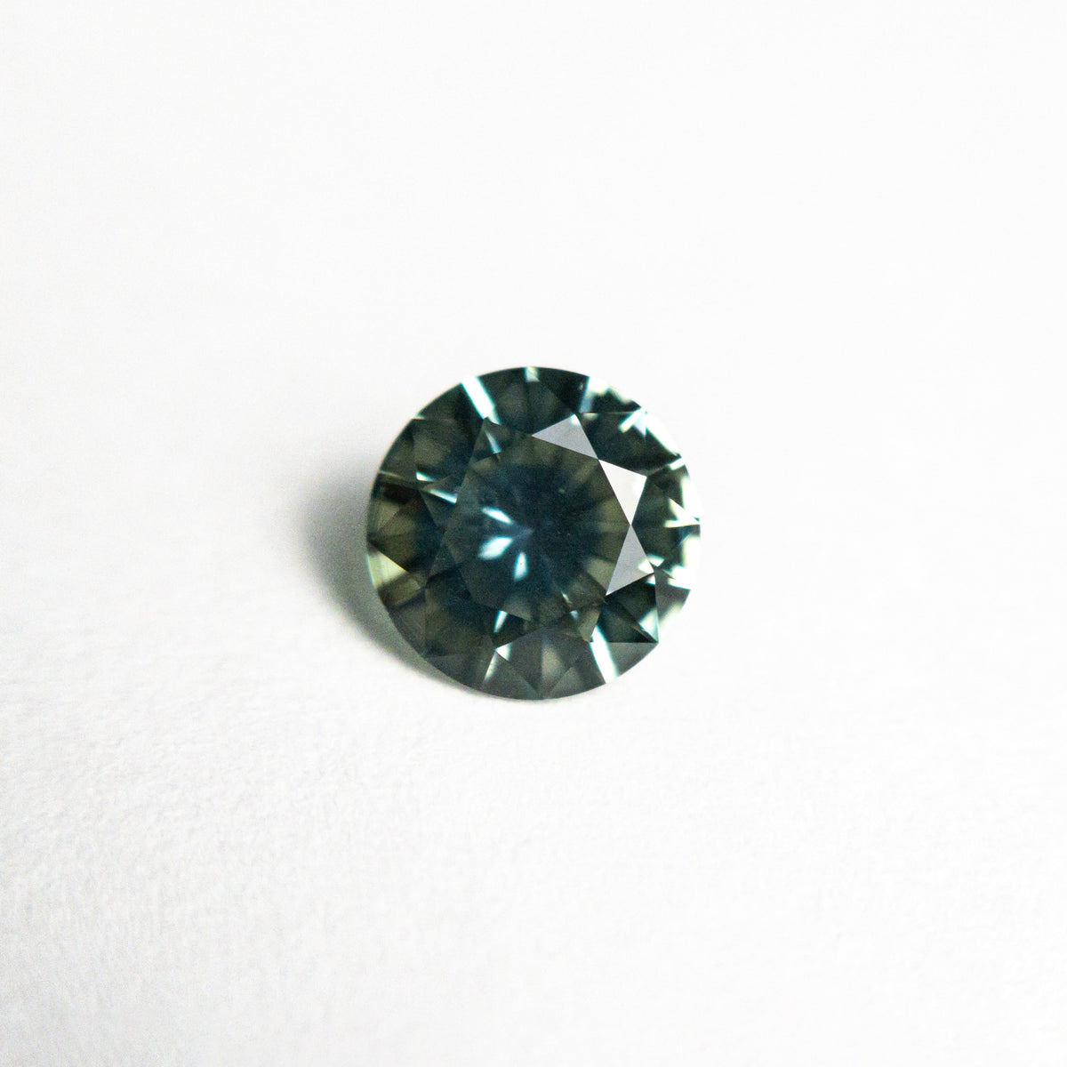 
            0.89ct 5.92x5.92x3.66mm Round Brilliant Sapphire 25399-01