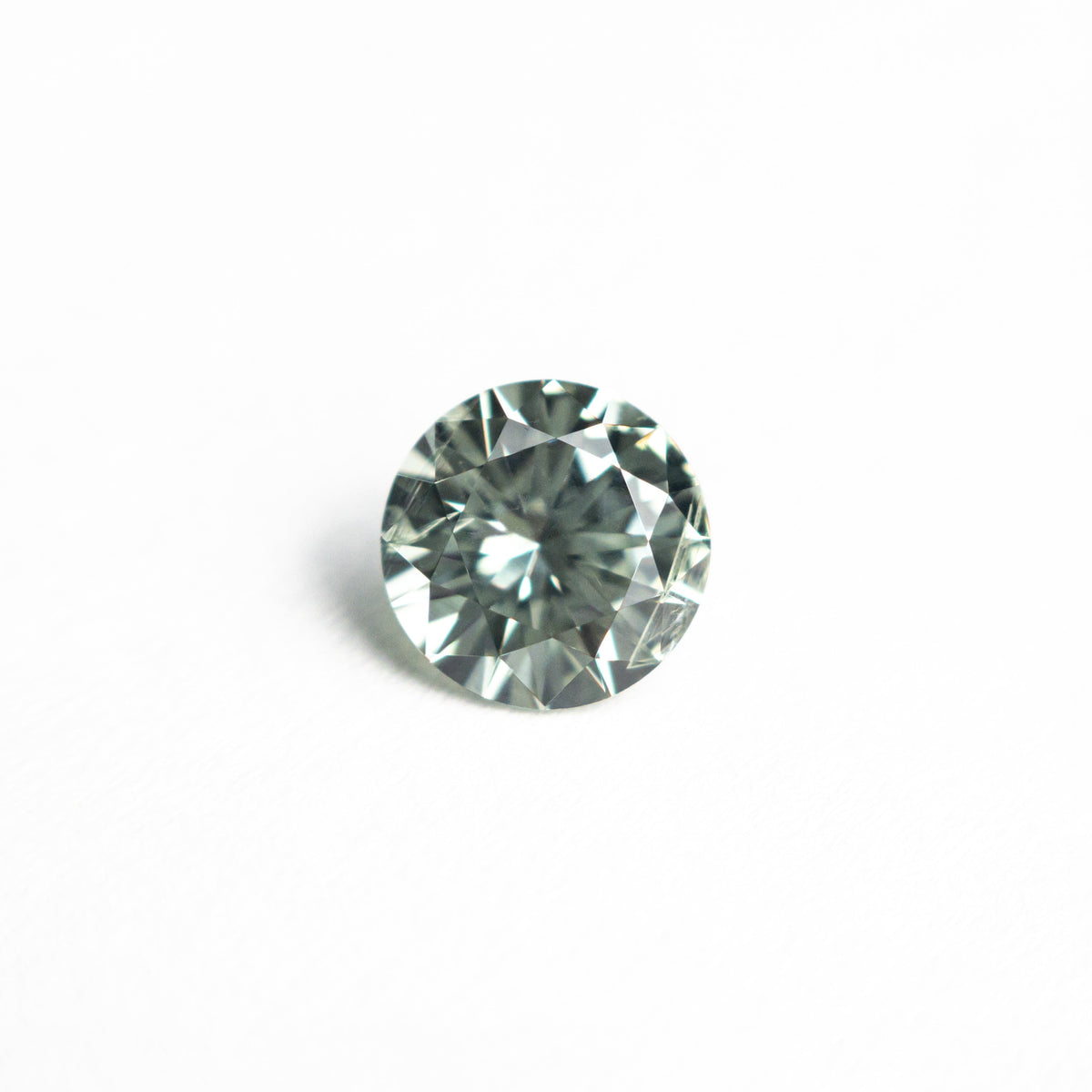 
            0.84ct 5.73x5.72x3.59mm Round Brilliant Sapphire 25402-01