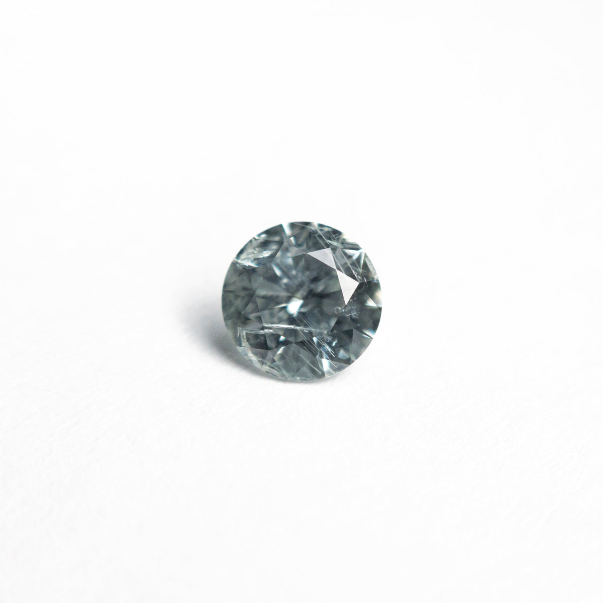 
            0.55ct 5.09x5.08x3.04mm Round Brilliant Sapphire 25404-01