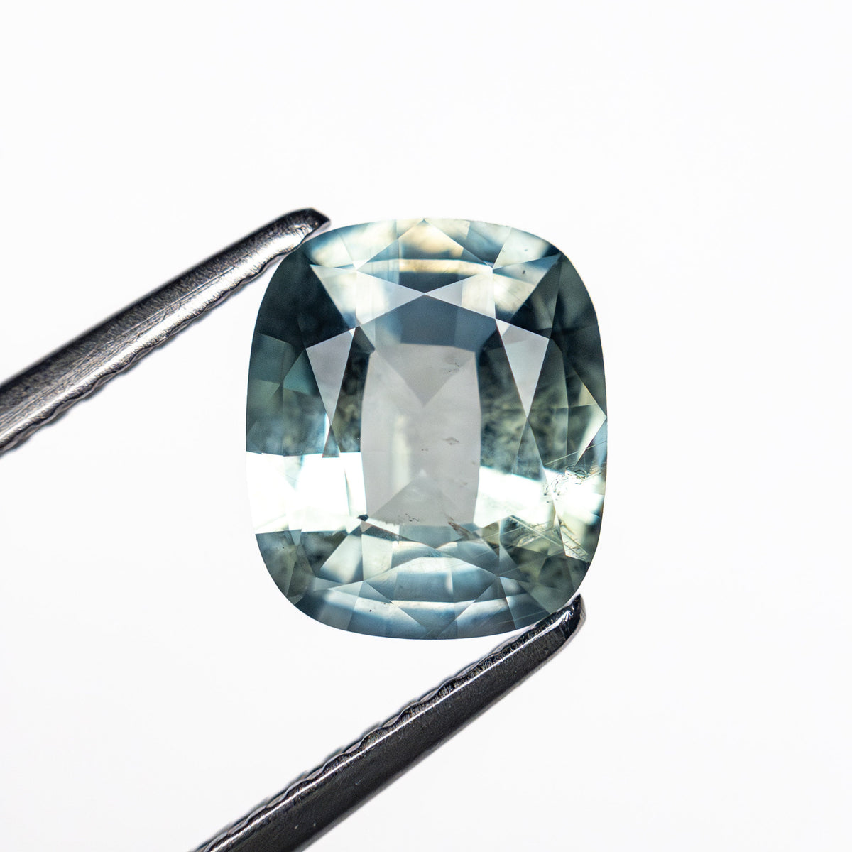 
            1.78ct 7.92x6.78x3.72mm Cushion Brilliant Sapphire 25431-01