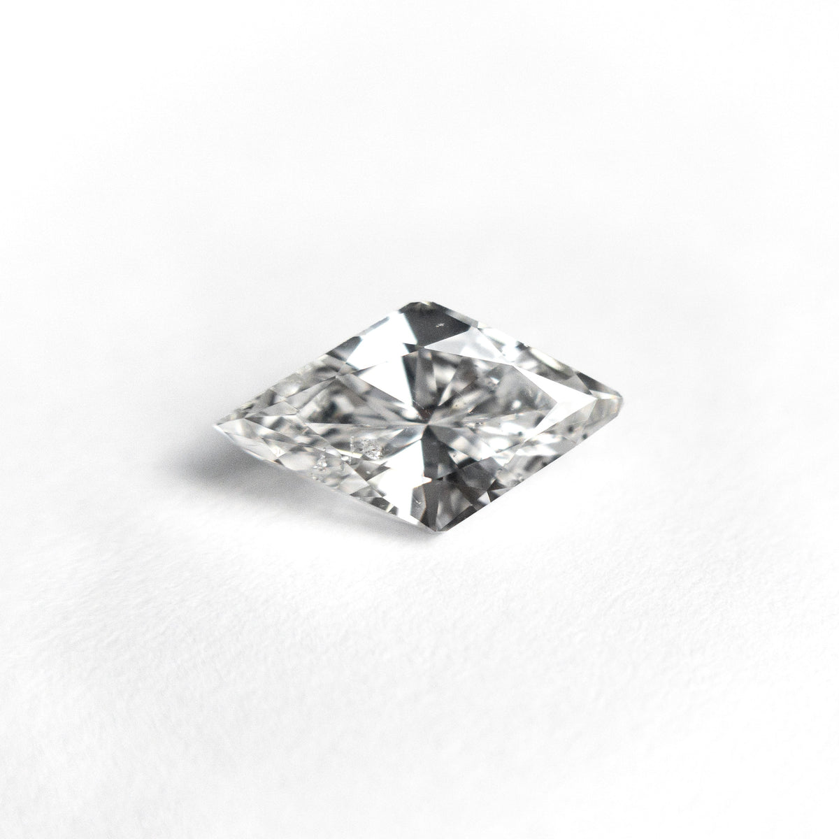 
            0.90ct 9.33x5.26x3.28mm GIA I1 E Lozenge Brilliant 25448-01