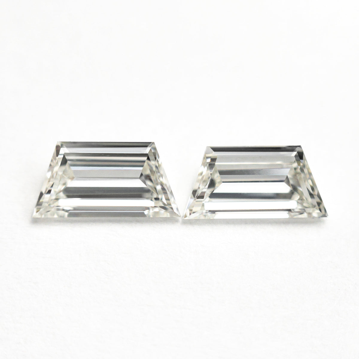 
            1.01cttw 2pc 7.46x3.80x2.00mm 7.37x3.67x2.01mm VVS I Trapezoid Step Cut Matching Pair 25528-01