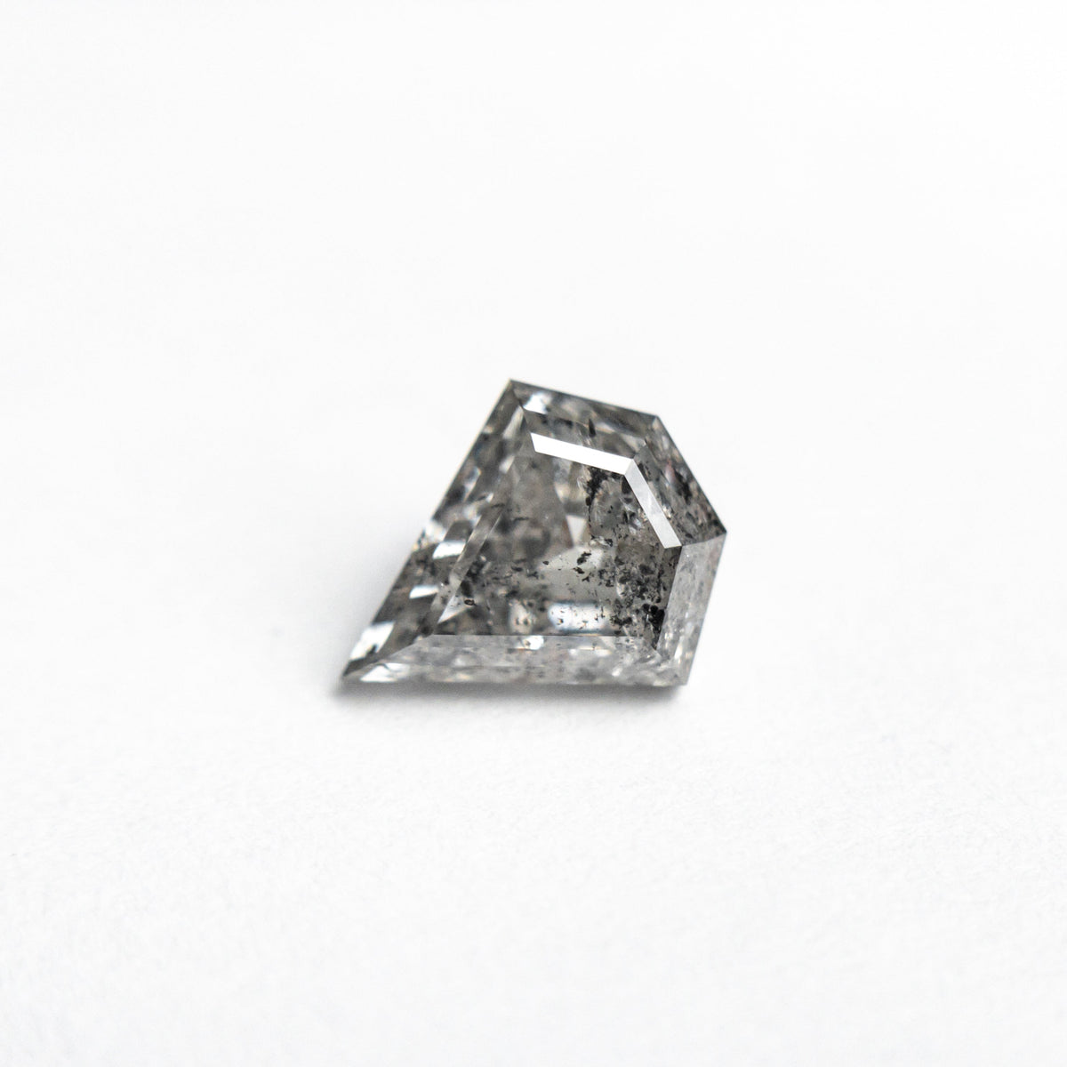 
            1.06ct 7.18x6.22x4.00mm Shield Step Cut 🇨🇦 25627-01