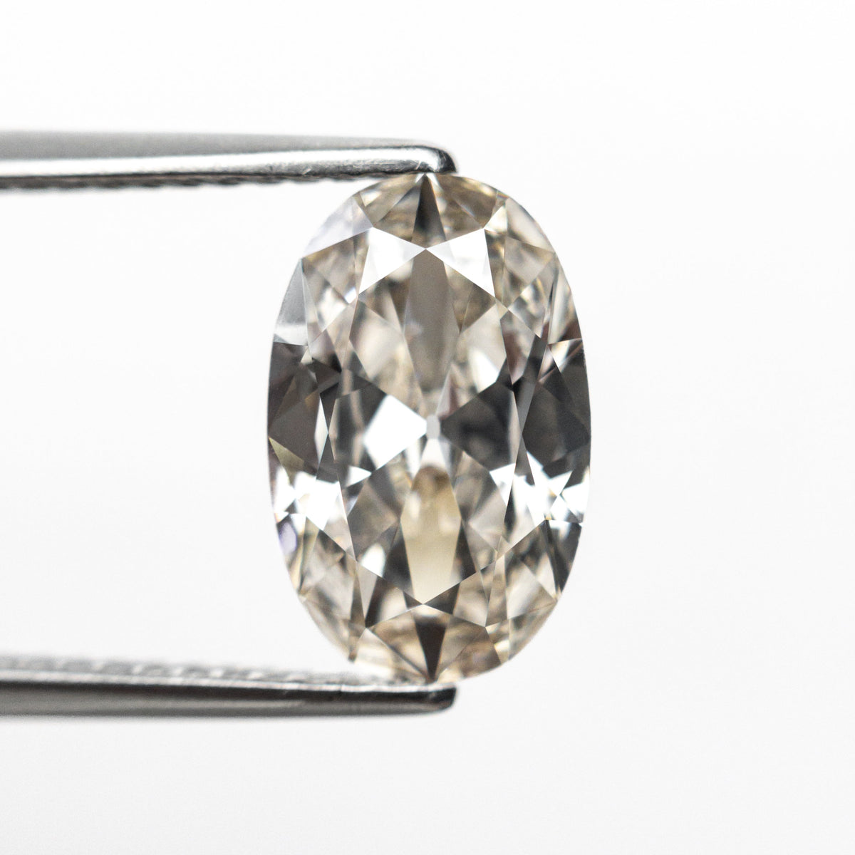 
            2.20ct 10.94x6.99x3.93mm GIA Internally Flawless L Modern Antique Oval Brilliant 25697-01