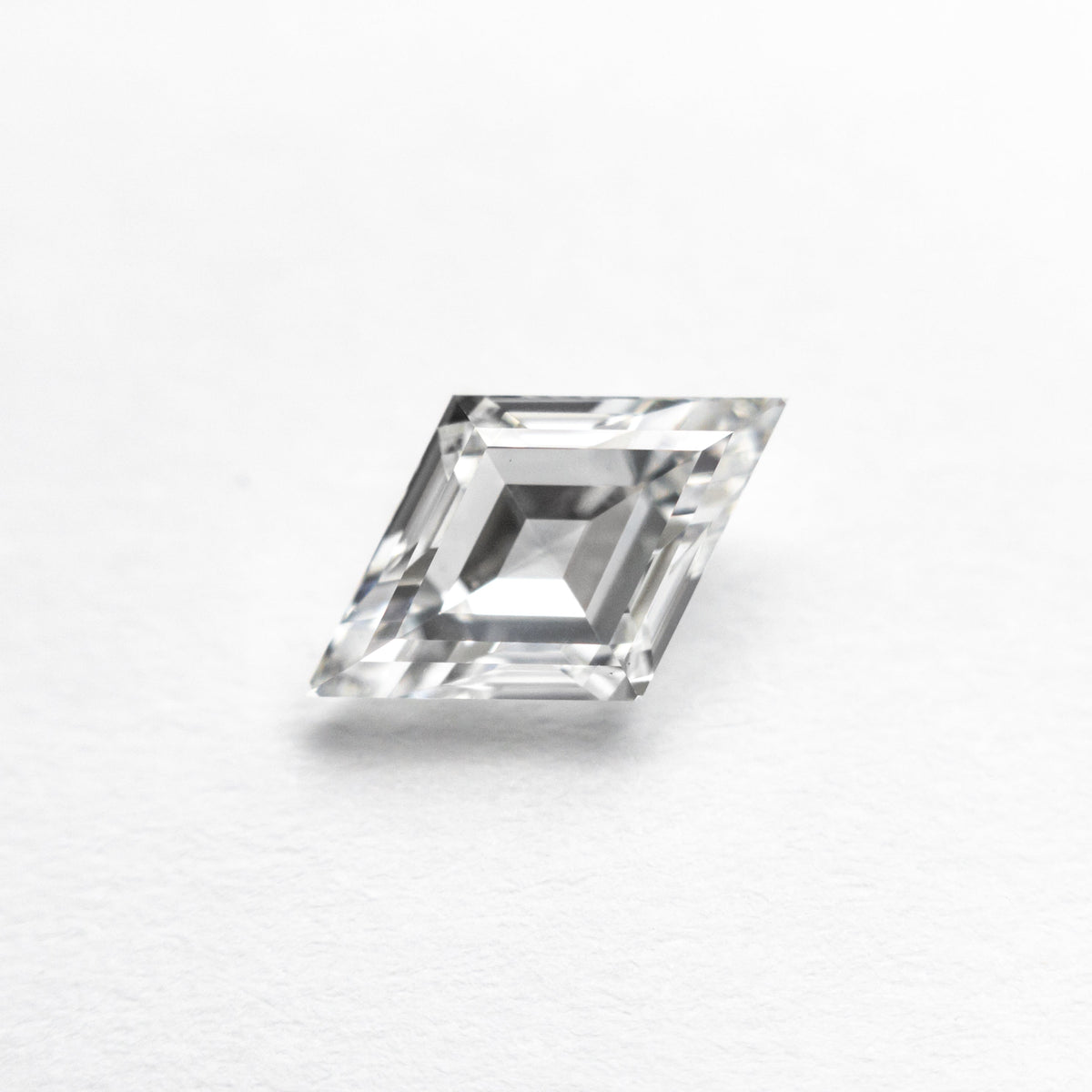 
            1.01ct 9.52x5.98x3.30mm GIA VS2 E Lozenge Step Cut 25709-01