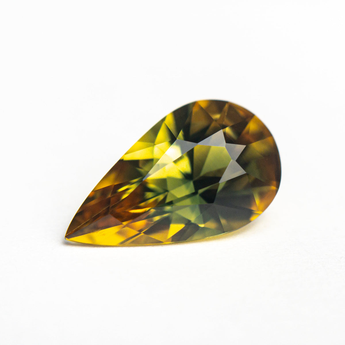 
            3.00ct 12.52x7.33x2.57mm Pear Brilliant Sapphire 25722-01