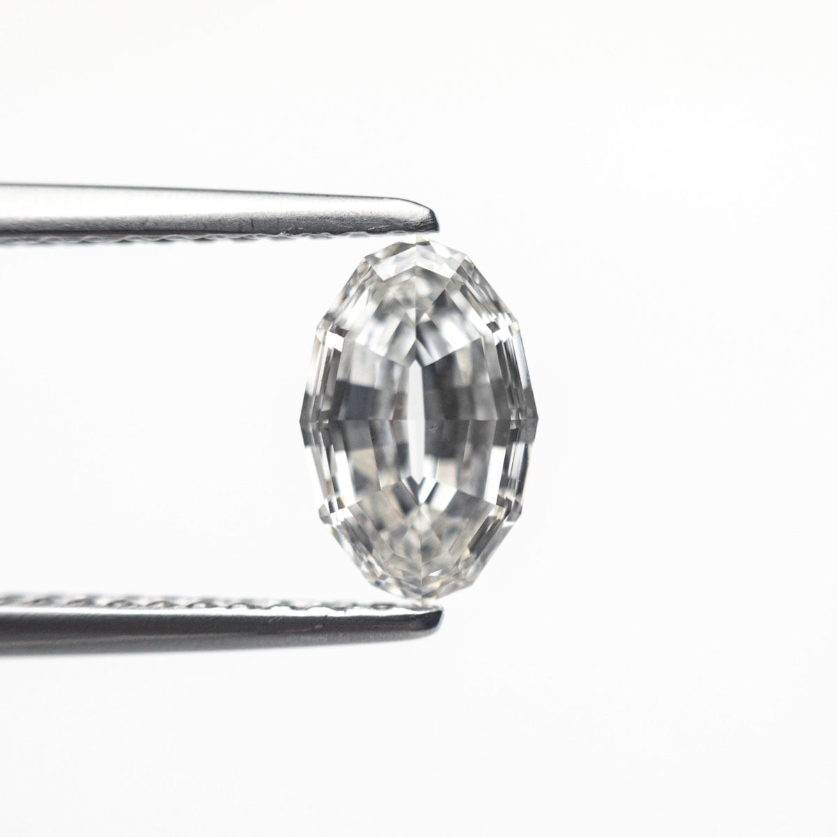 
            1.01ct 8.02x5.16x2.95mm GIA SI1 H Geo Oval Step Cut 25746-01