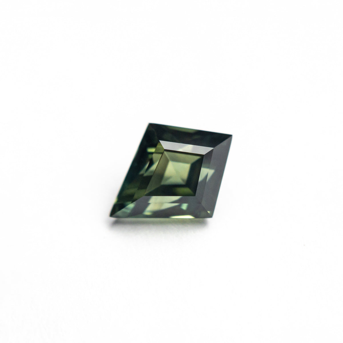 
            1.33ct 8.43x6.50x4.39mm Kite Step Cut Sapphire 25766-02