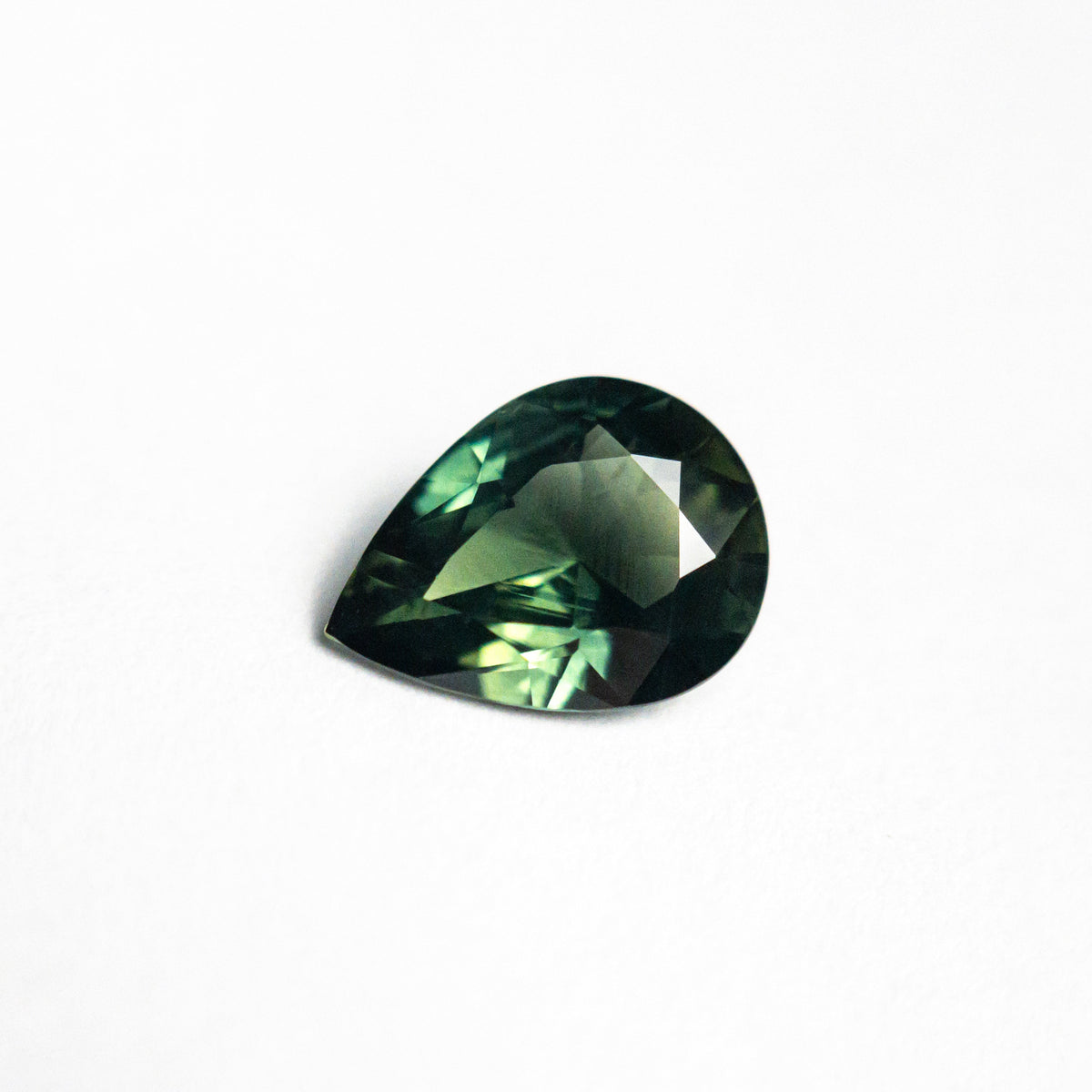 
            1.02ct 7.85x5.98x3.42mm Pear Brilliant Sapphire 25783-04