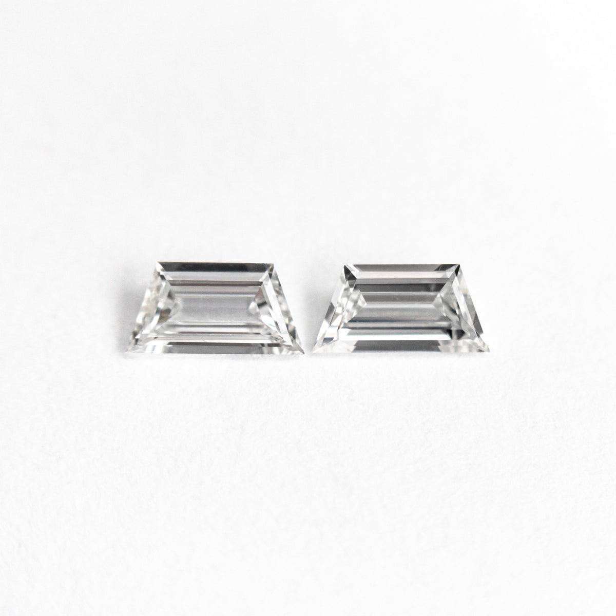 
            0.27cttw 2pc 5.00x2.55x1.19mm 5.10x2.50x1.36mm VS G-H Trapezoid Matching Pair 25795-01