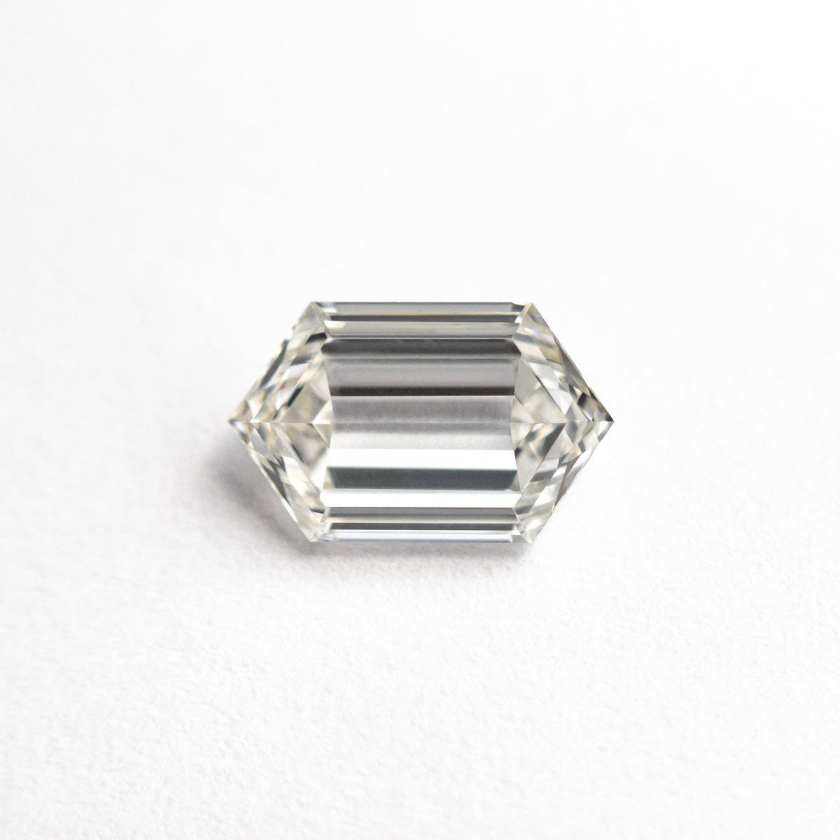 
            1.01ct 8.16x5.08x2.77mm GIA VS1 J Hexagon Step Cut 25803-02