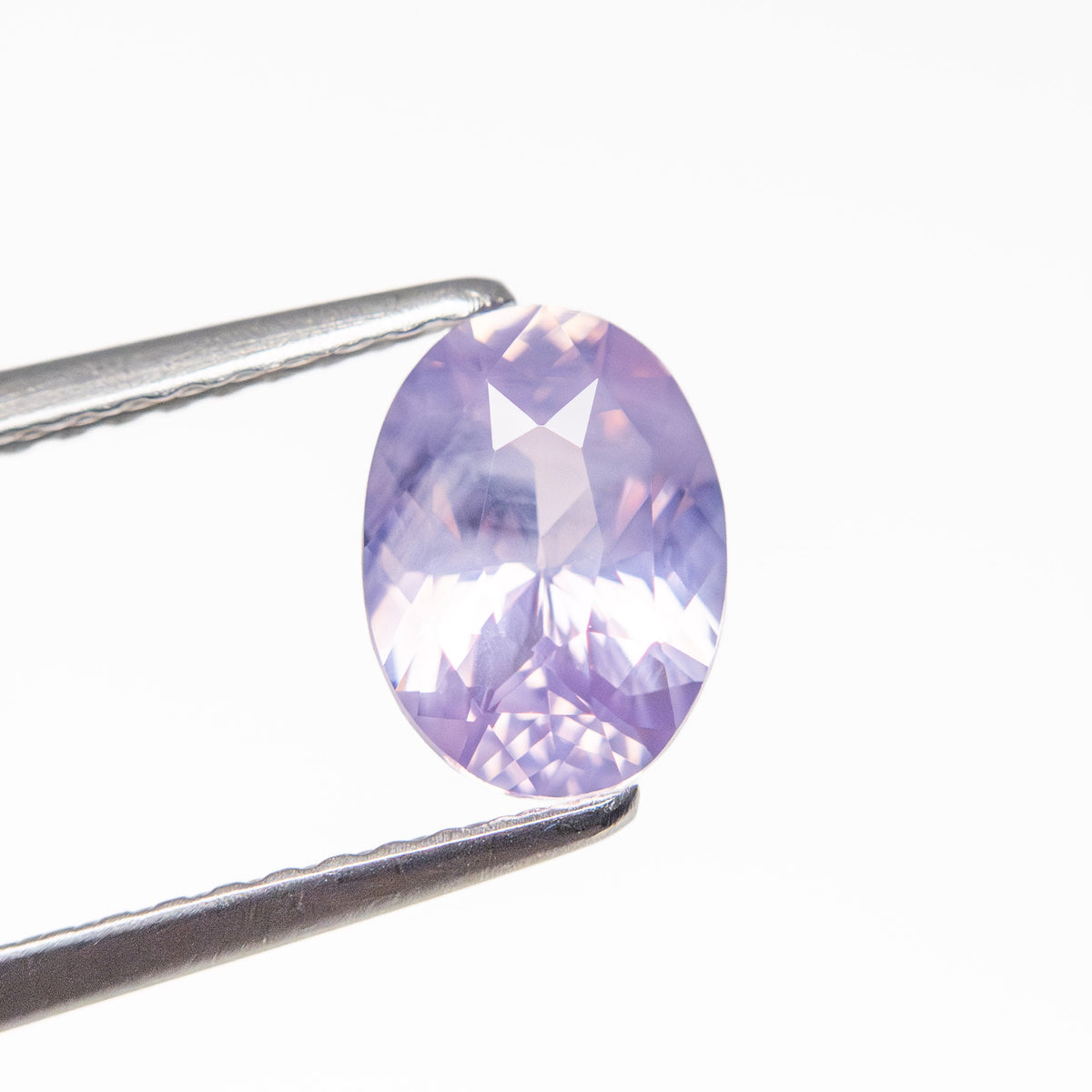 
            1.22ct 7.72x5.64x3.49mm Oval Brilliant Sapphire 25897-01