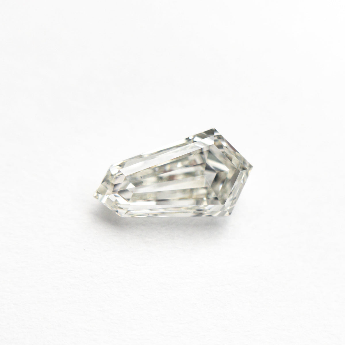 
            1.00ct 8.80x4.86x3.20mm GIA VS2 J Kite Step Cut 25909-01