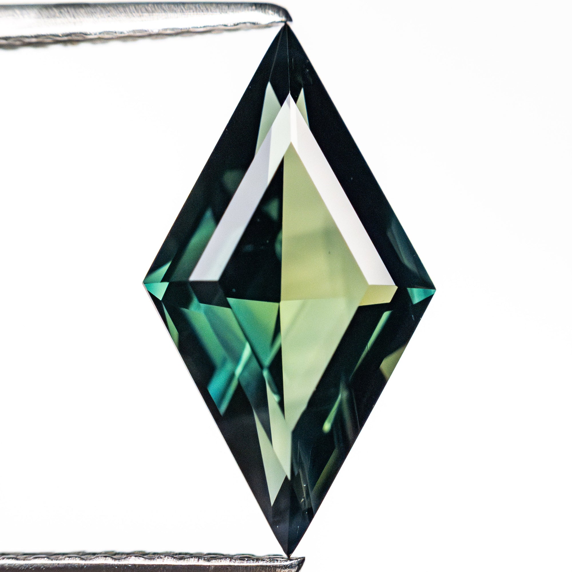 2.83ct 15.12x8.36x4.42mm Lozenge Sapphire 26514-01