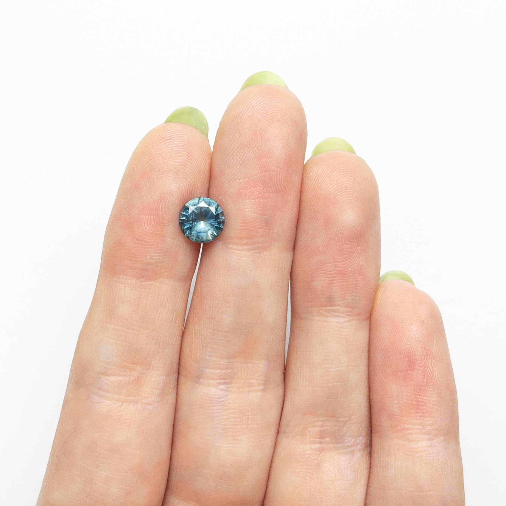 1.32ct 6.74x6.68x3.98mm Round Brilliant Sapphire 26524-18