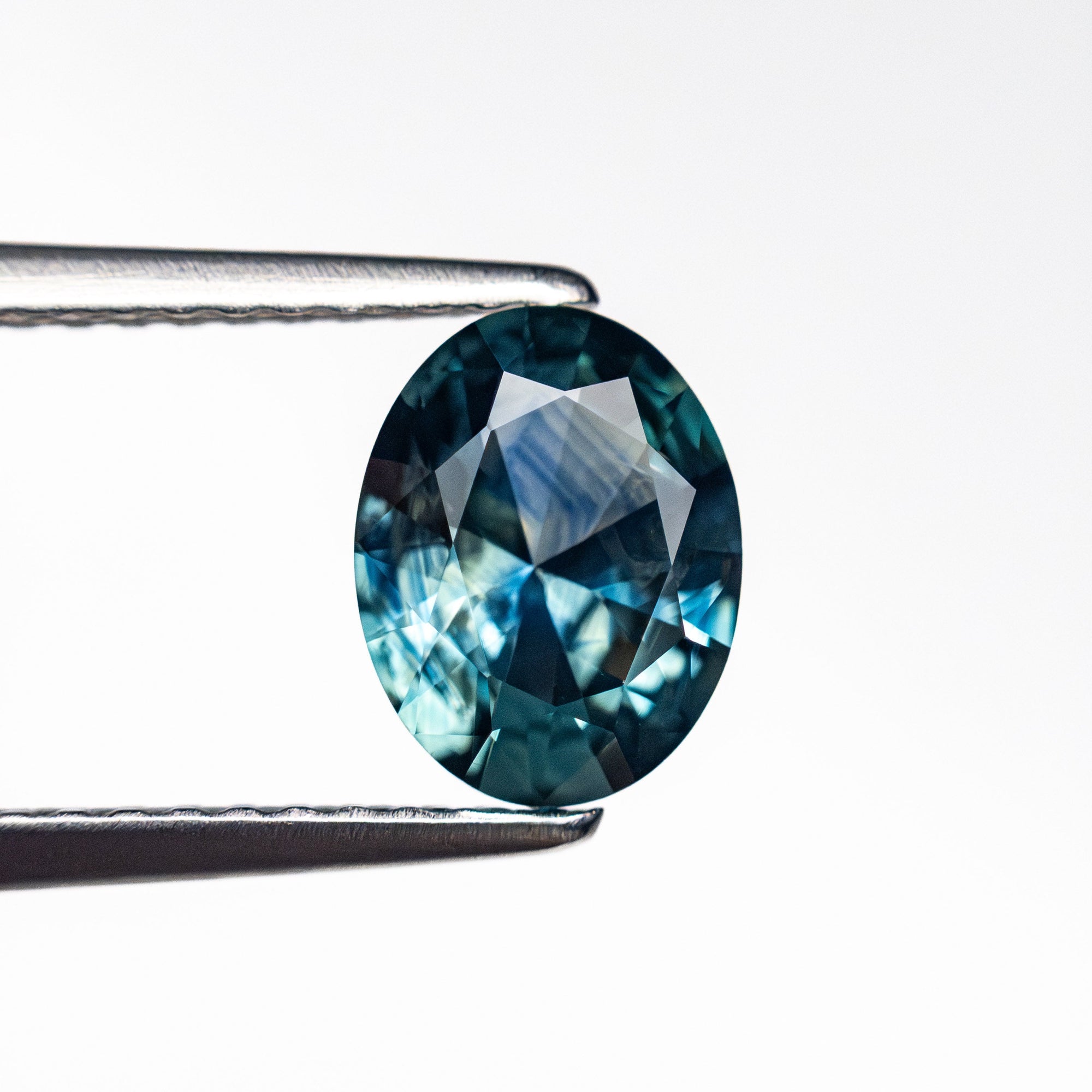 1.21ct 7.73x5.94x3.45mm Oval Brilliant Sapphire 26525-09