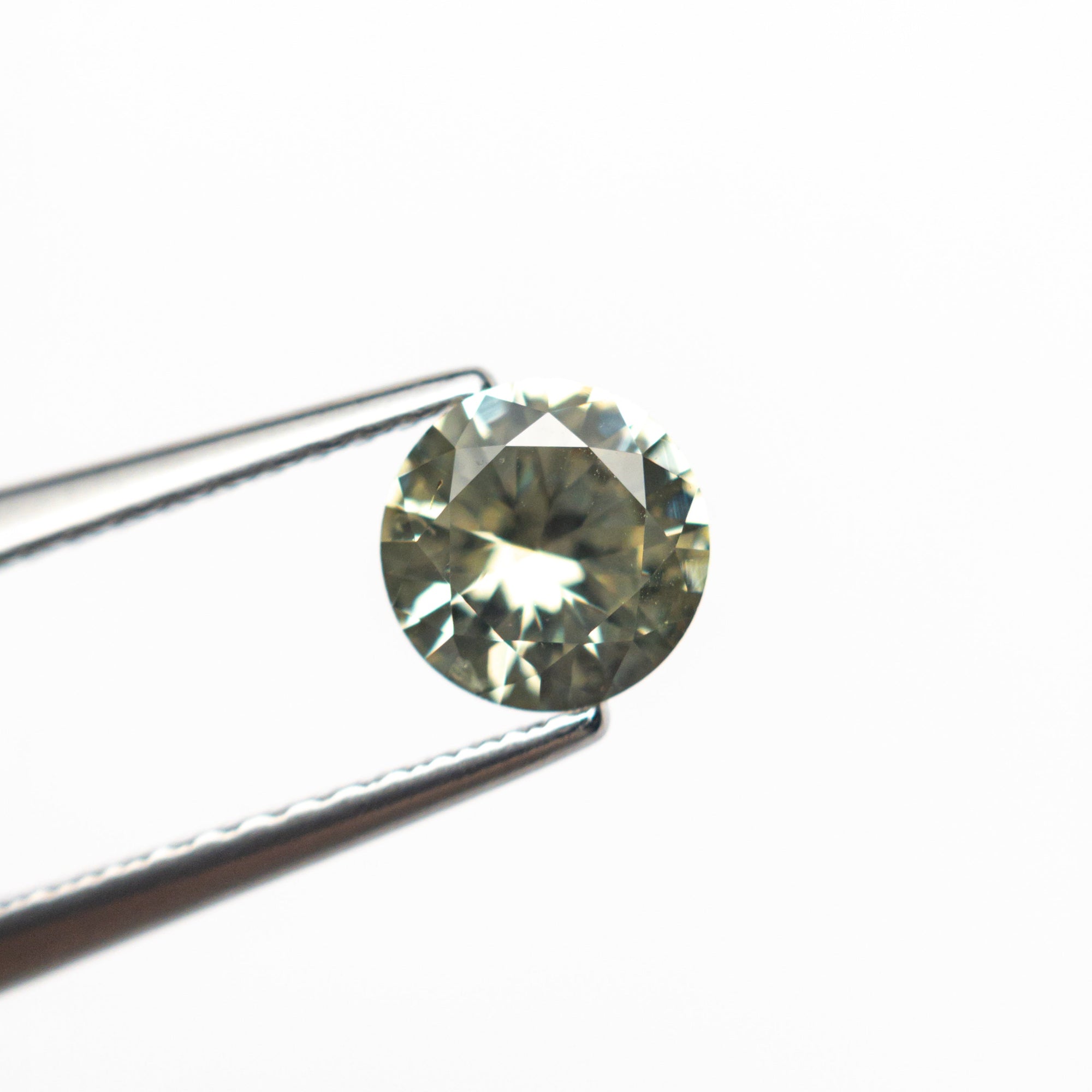 0.79ct 5.71x5.67x3.30mm Round Brilliant Sapphire 26532-04