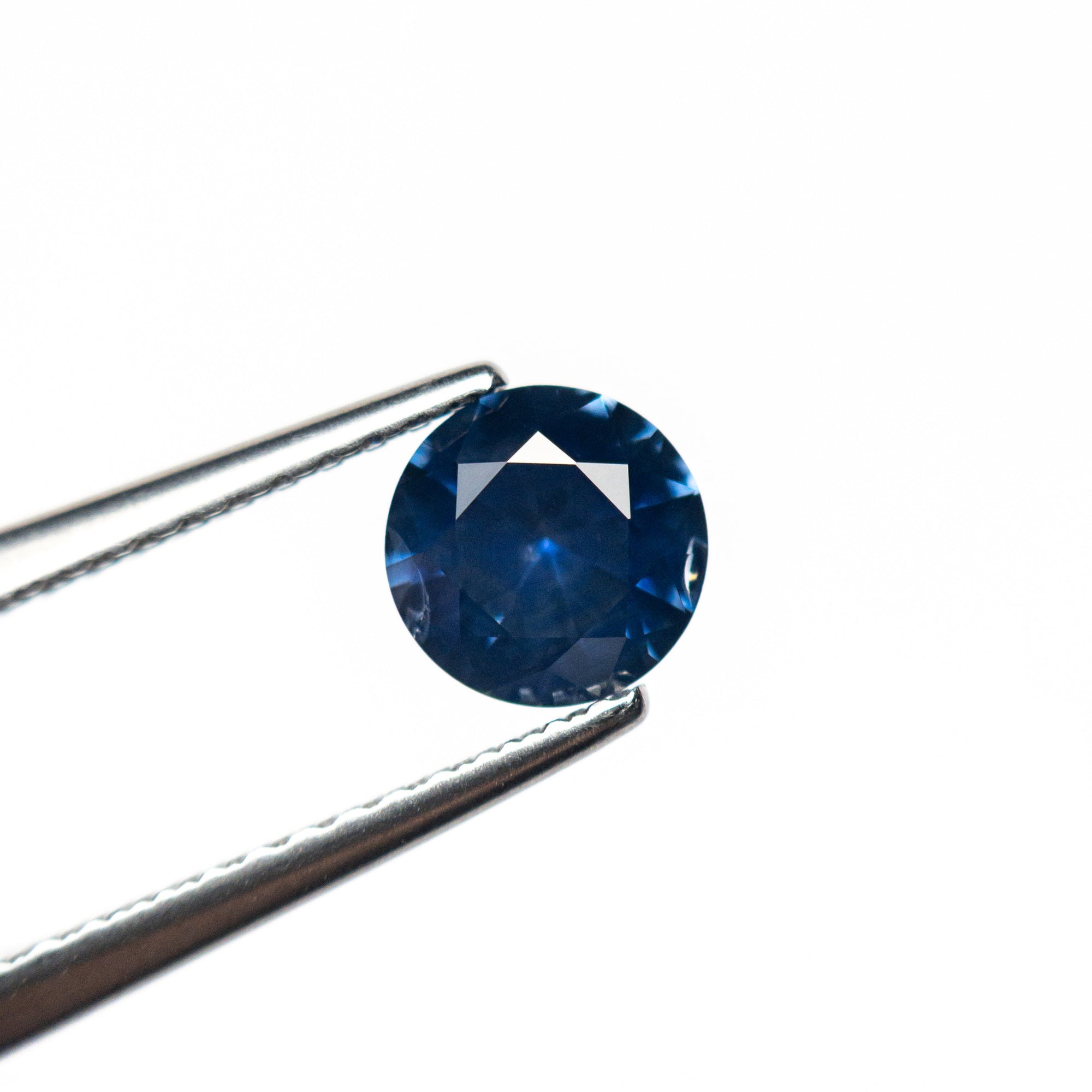 0.82ct 5.62x5.59x3.47mm Round Brilliant Sapphire 26532-07