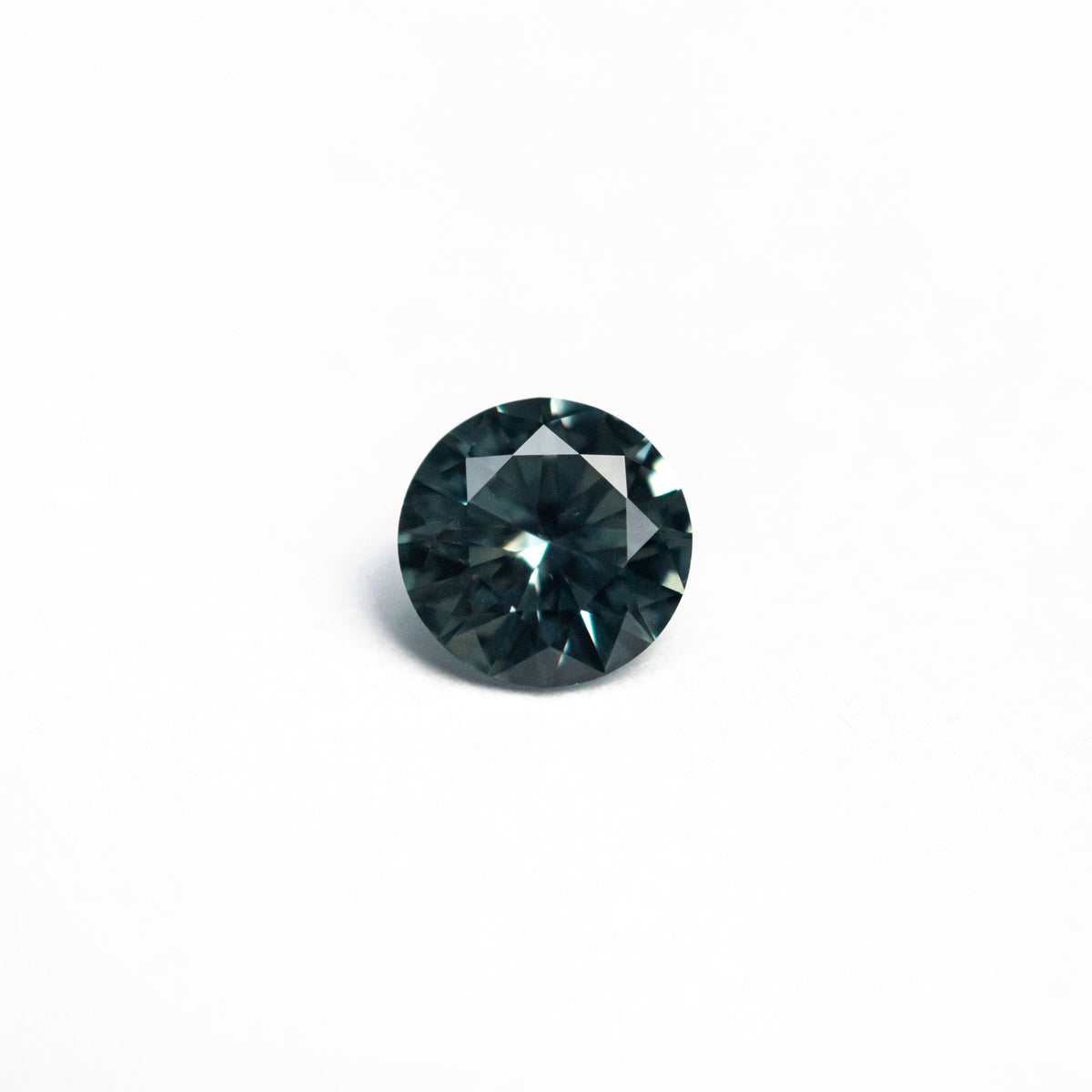 
            0.54ct 4.99x4.98x2.96mm Round Brilliant Sapphire 26556-13