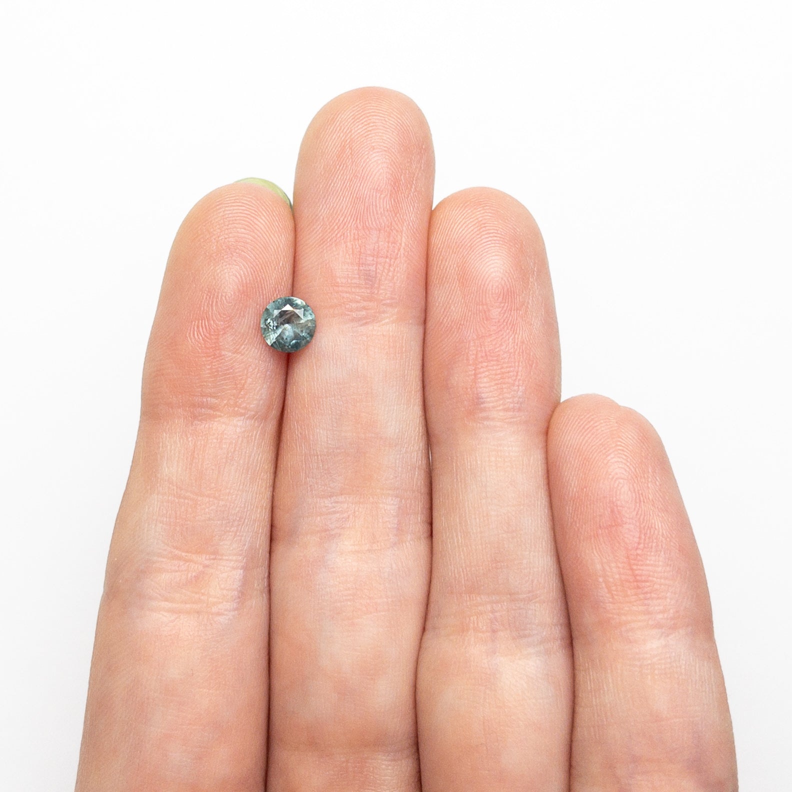 0.66ct 5.32x5.27x3.20mm Round Brilliant Sapphire 26556-18