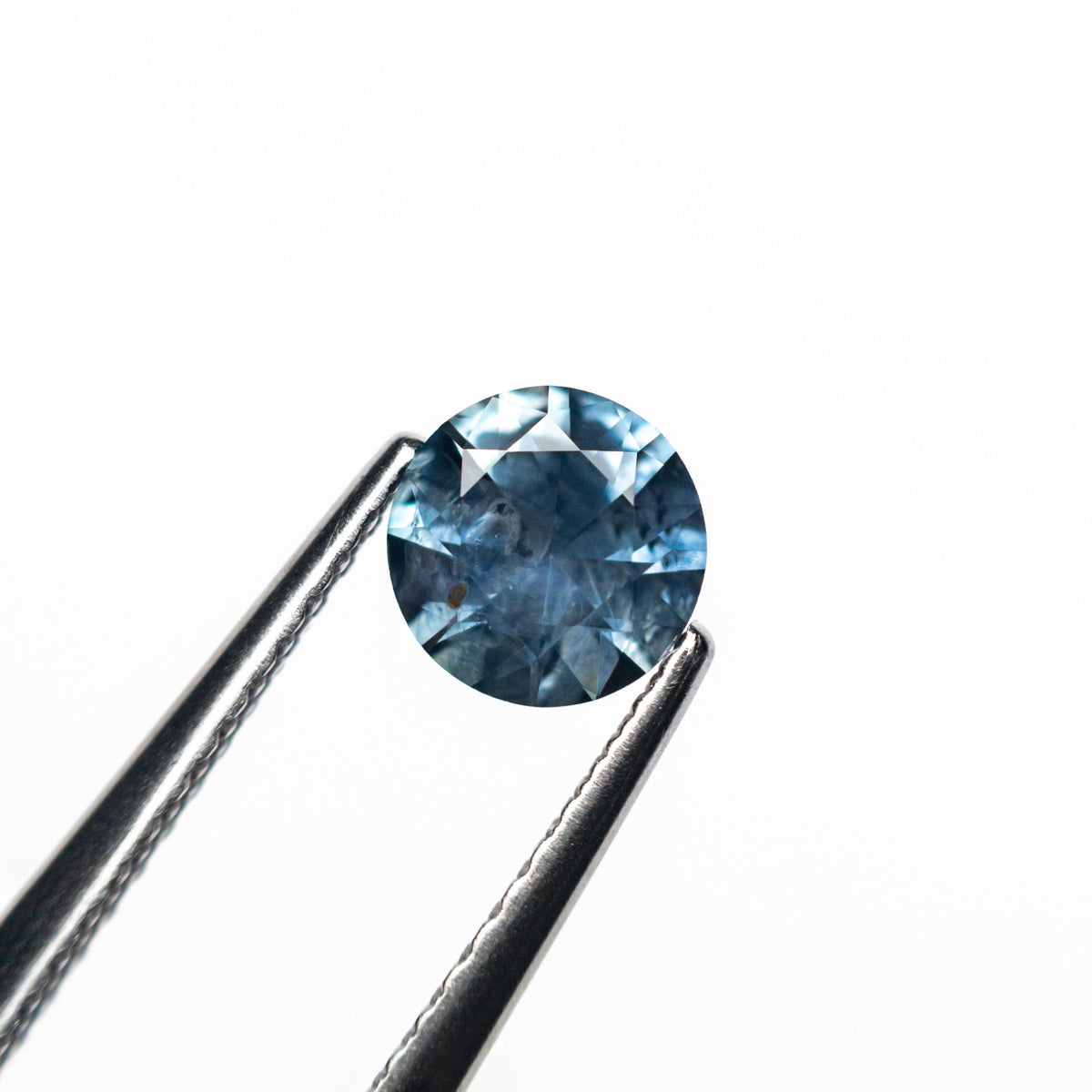 
            0.74ct 5.45x5.41x3.48mm Round Brilliant Sapphire 26556-19