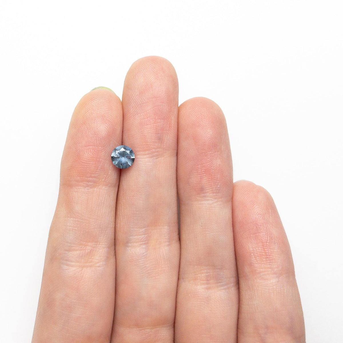 
            0.74ct 5.45x5.41x3.48mm Round Brilliant Sapphire 26556-19