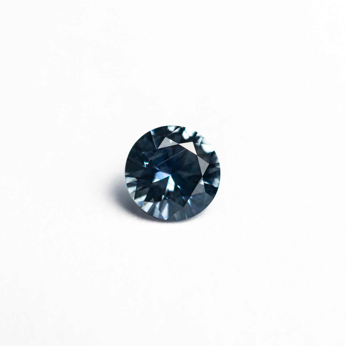 
            0.65ct 5.23x5.21x3.26mm Round Brilliant Sapphire 26556-29