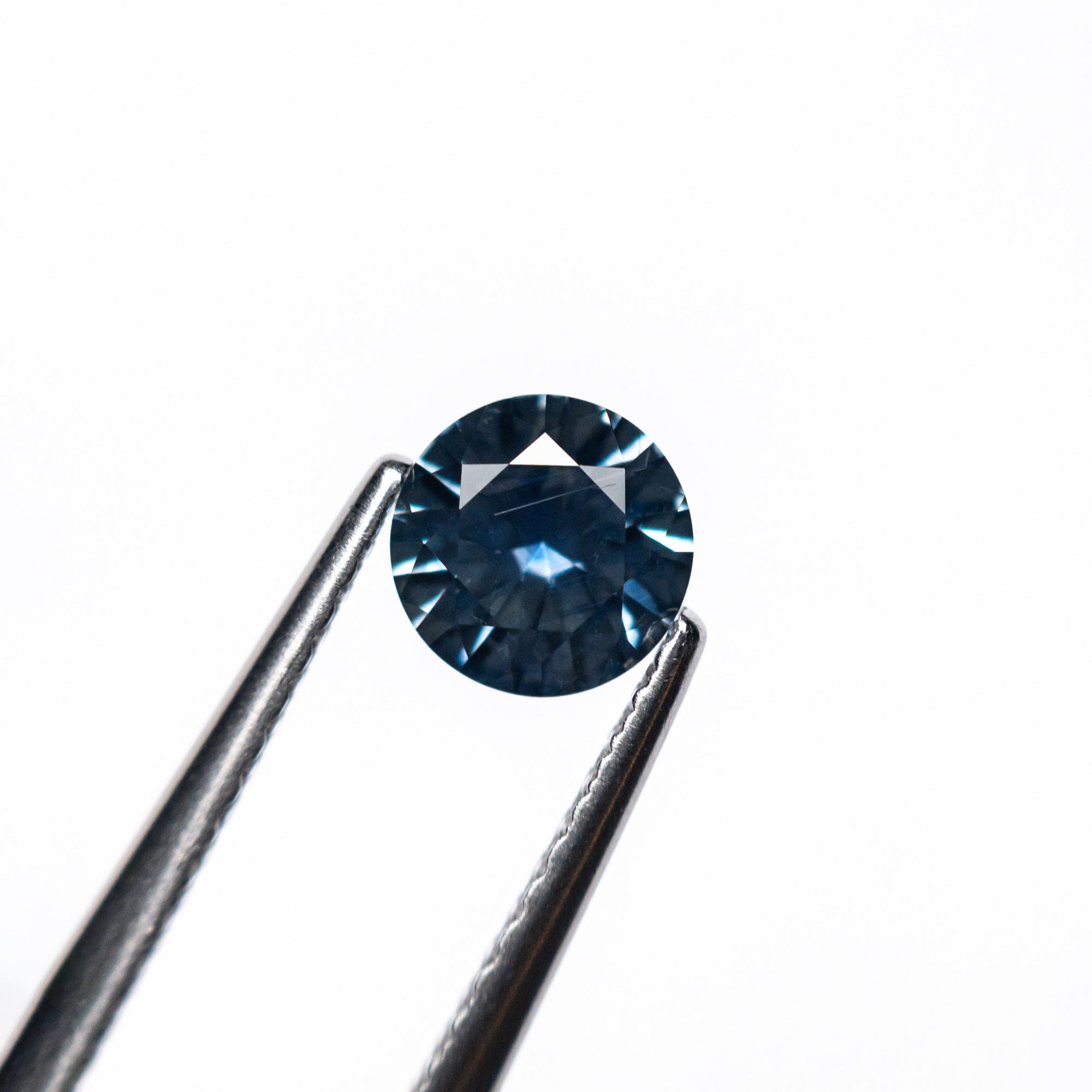 0.65ct 5.23x5.21x3.26mm Round Brilliant Sapphire 26556-29