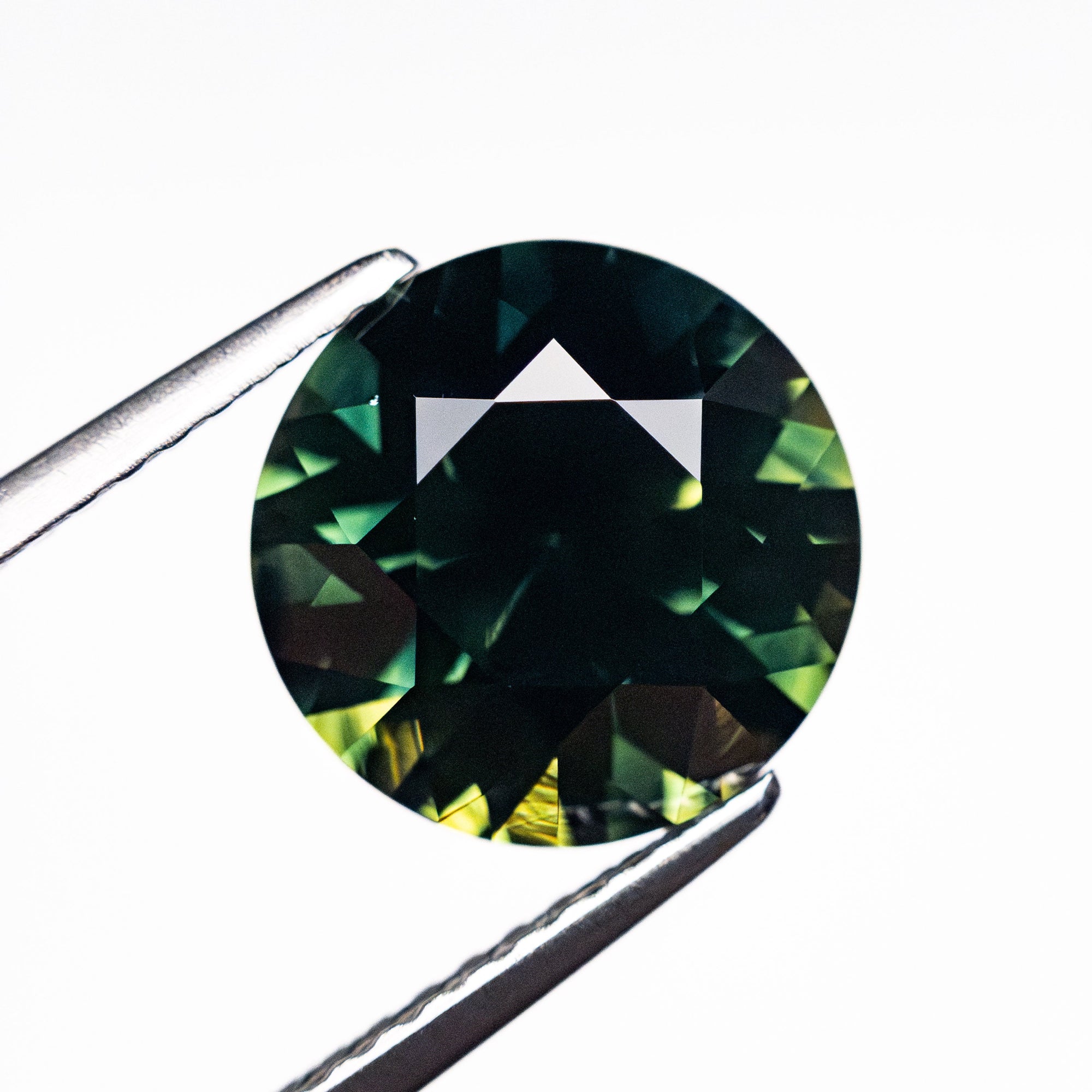 4.02ct 9.60x9.61x6.36mm Round Brilliant Sapphire 26625-04