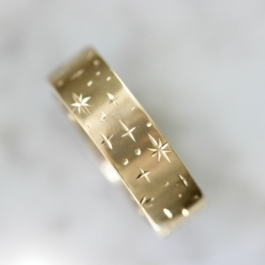 
            6mm Orion Star Engraved Gold Band