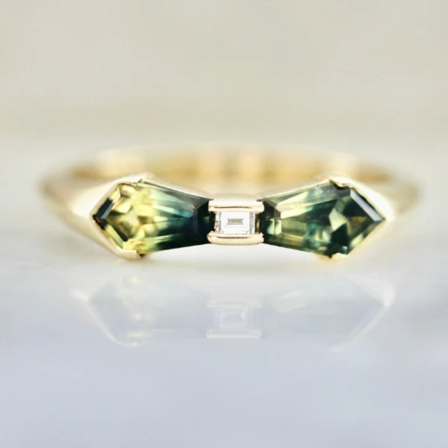 
            Belladonna Green-Yellow Bi Color Sapphire Ring