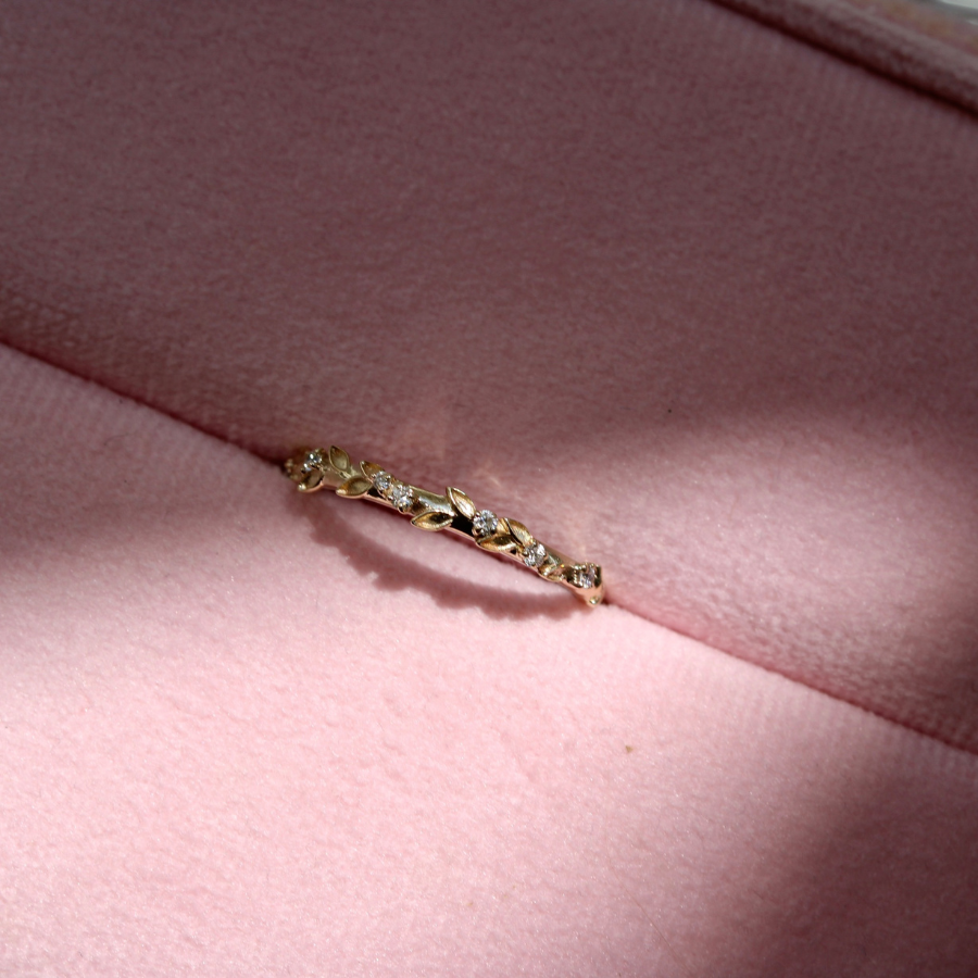 Diamond  Leaf and Vine Band