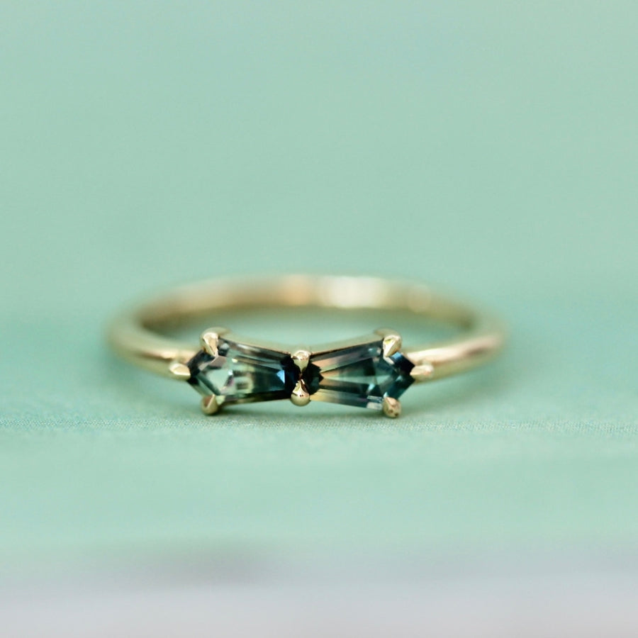 
            English Ivy Teal-Yellow Bi Color Sapphire Ring