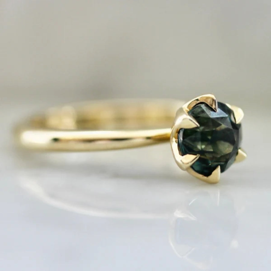 Faerie Circle Green Round Brilliant Cut Sapphire Ring