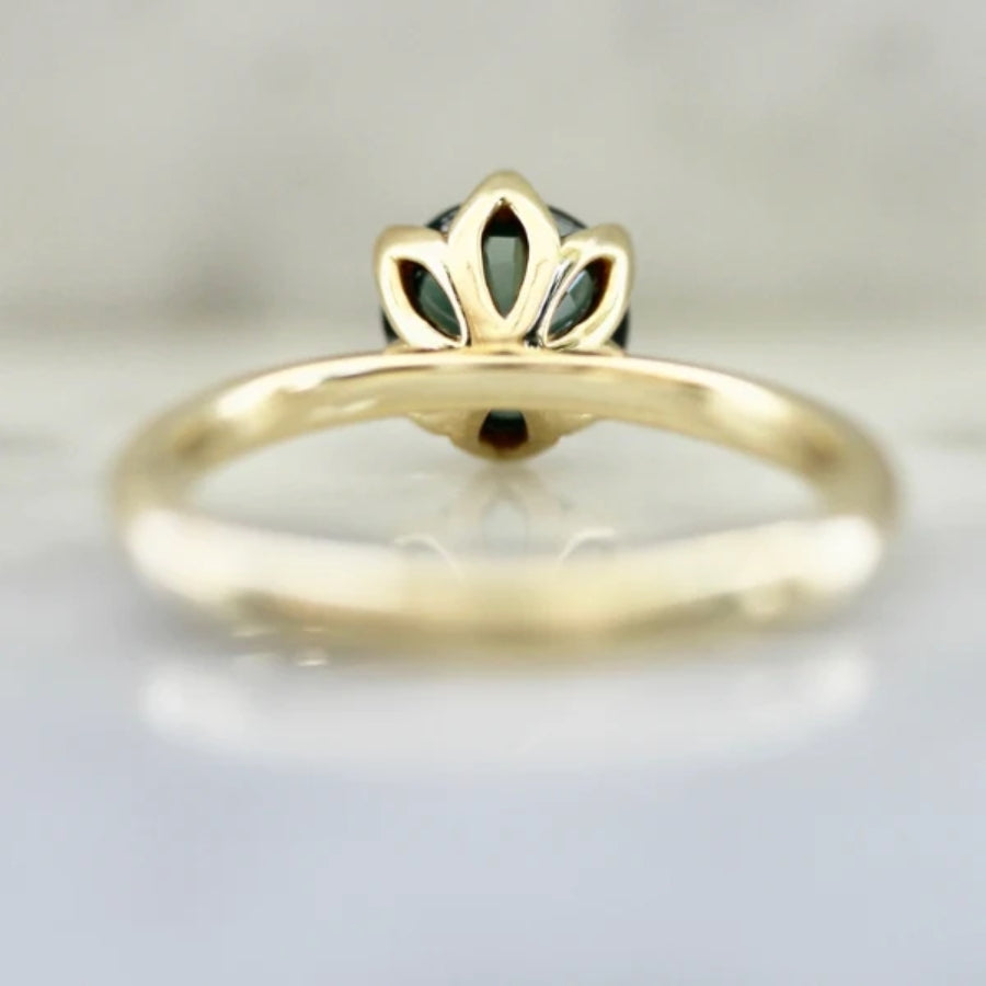 Faerie Circle Green Round Brilliant Cut Sapphire Ring