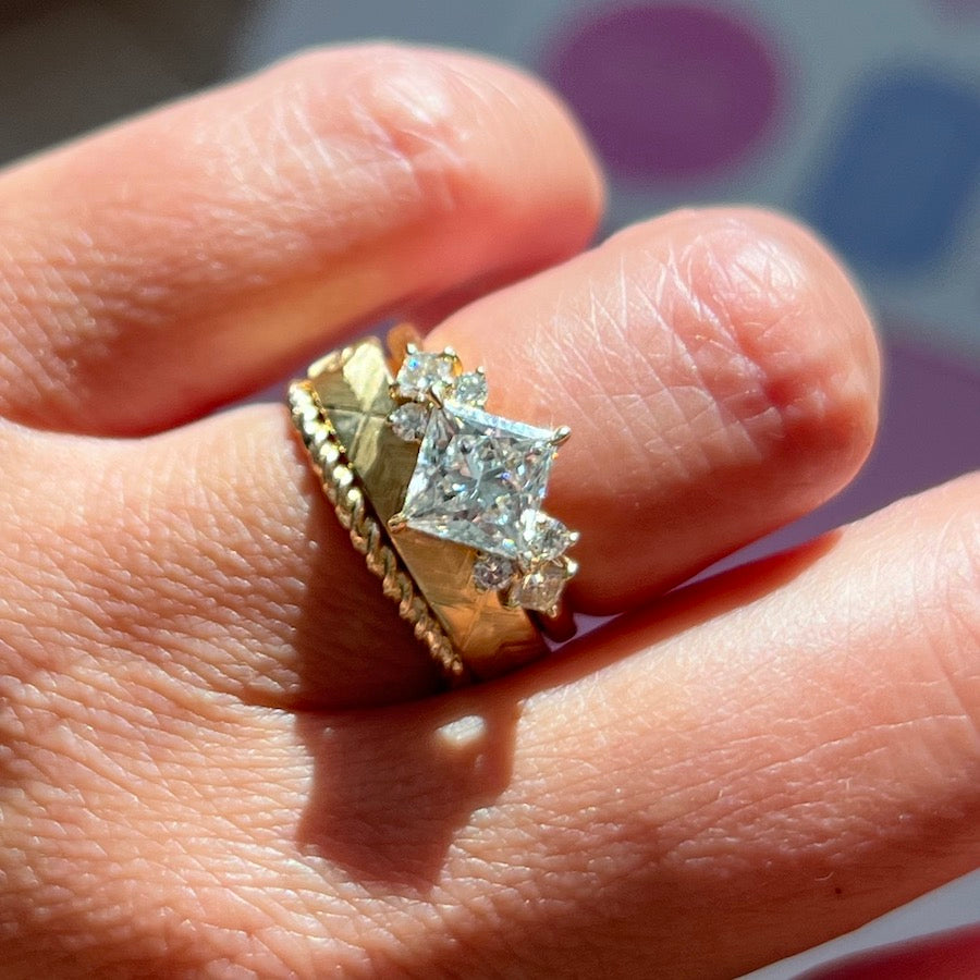 Gem Breakfast Rope Gold Band