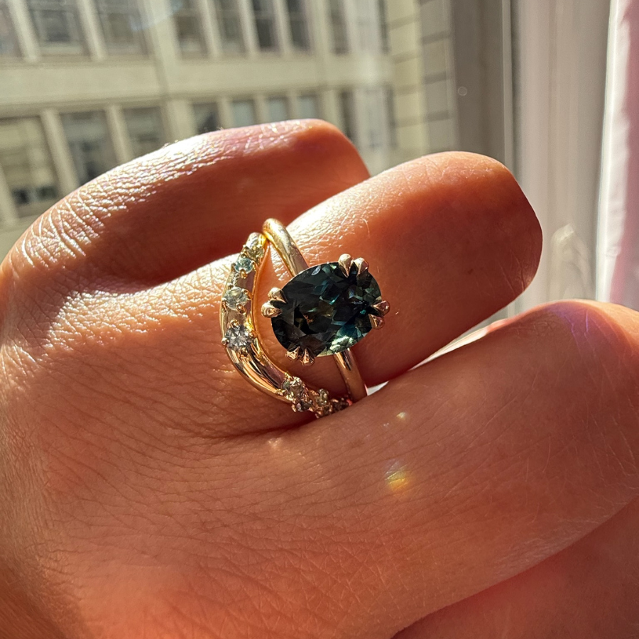 
            Green Oval Cut Sapphire Ring