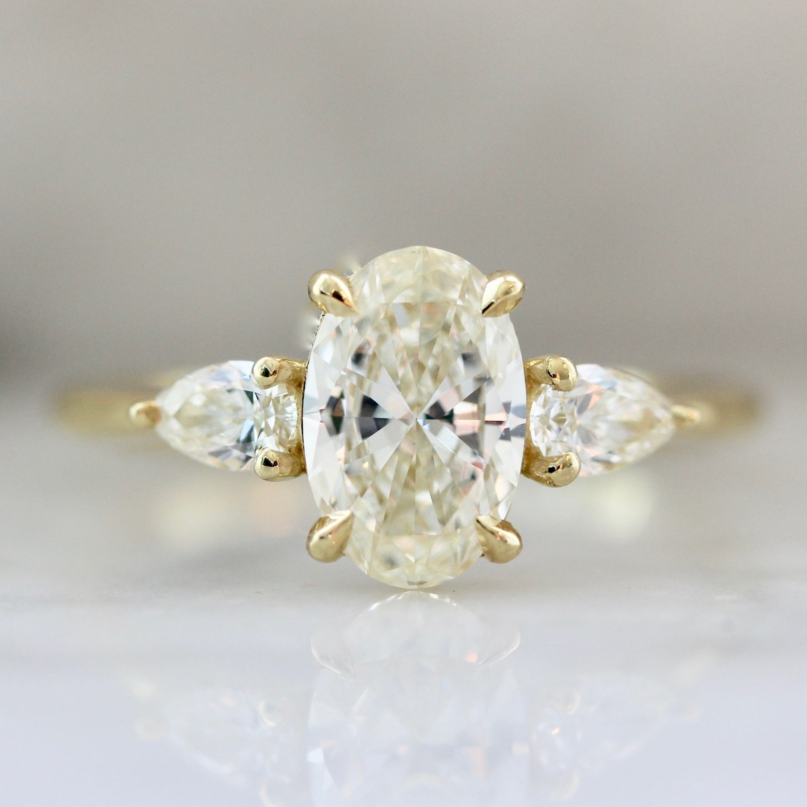 Oval Cut Diamond Engagement Ring In 18k Yellow Gold 3195