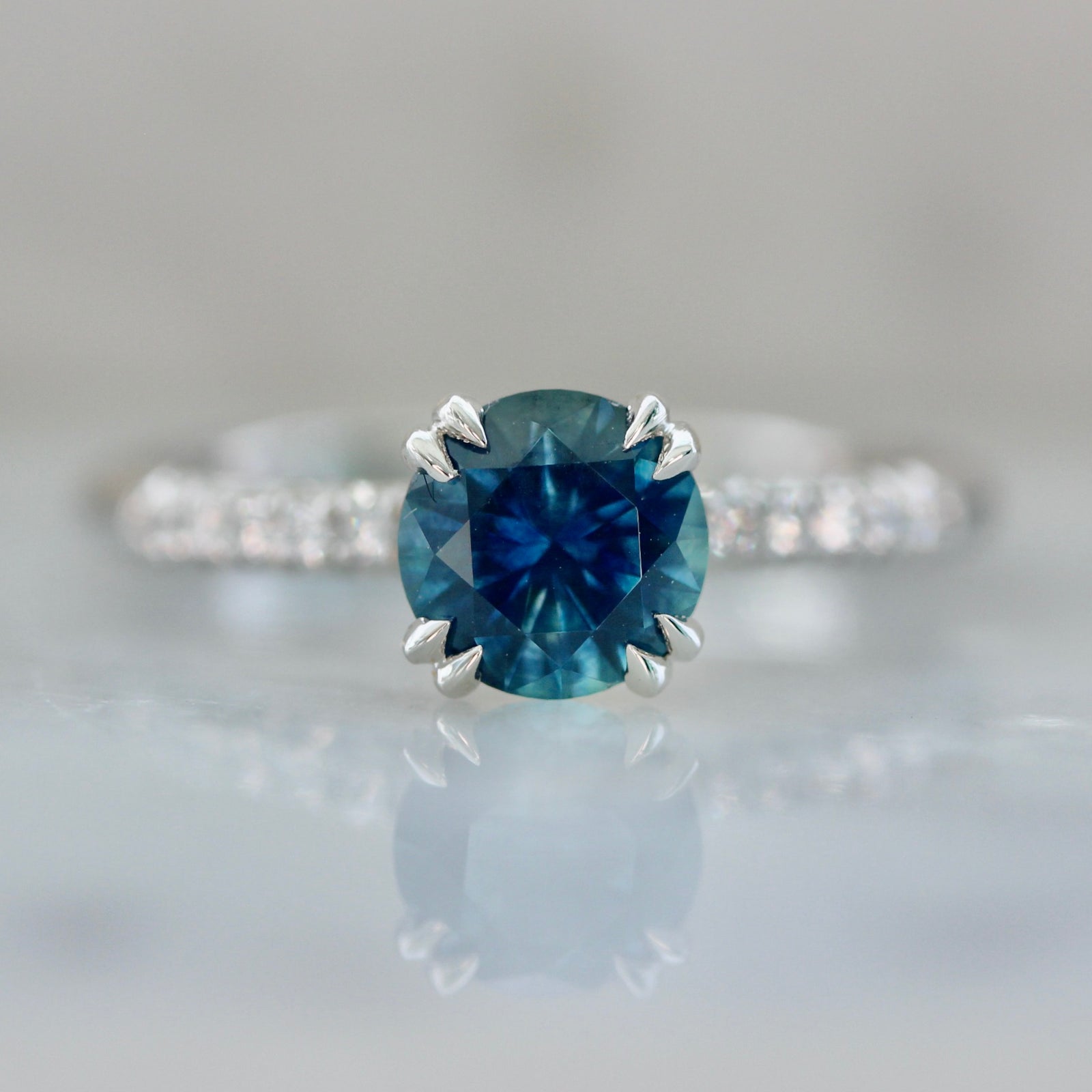 3788 Platinum Setting with Diamonds for Round Cut Montana Sapphire