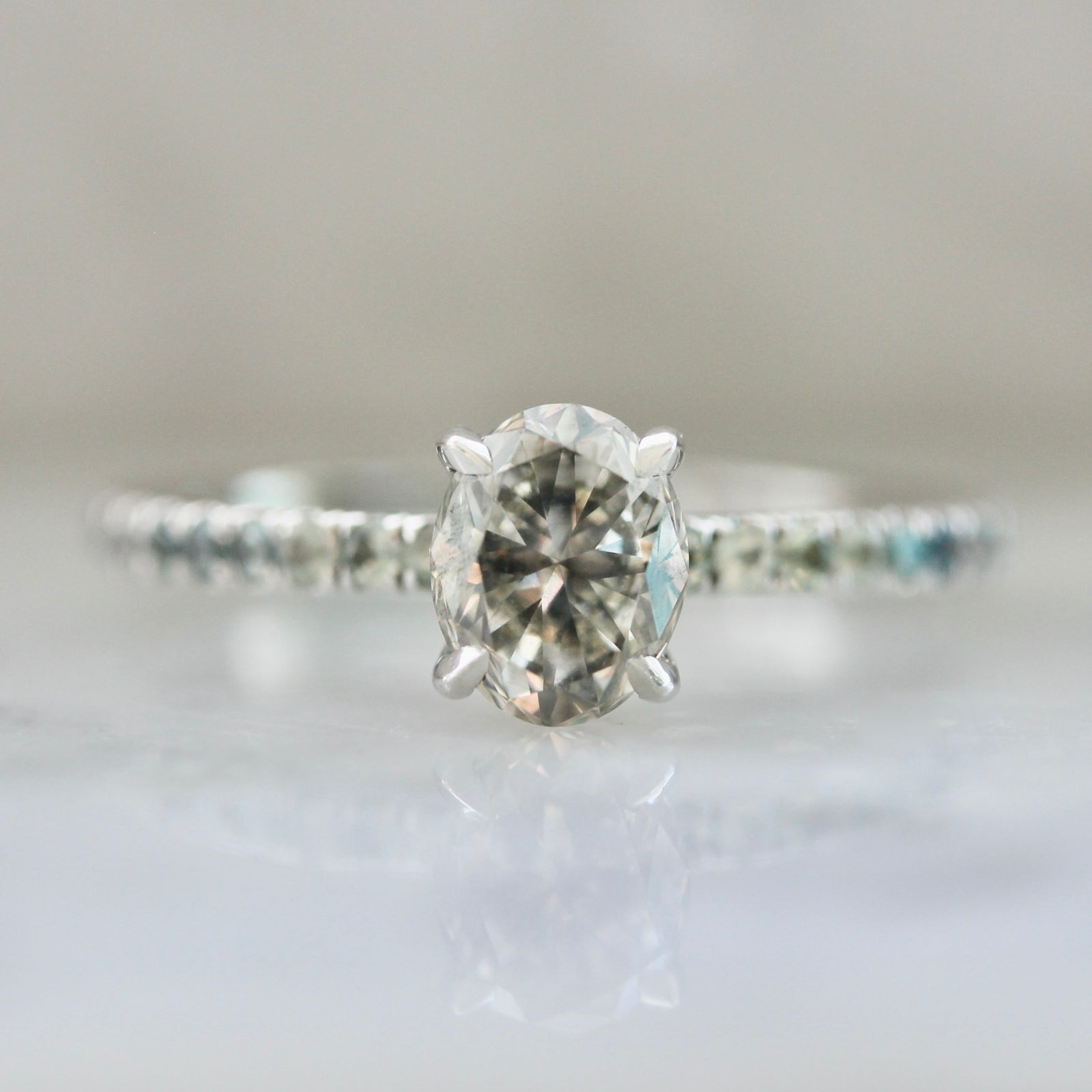 4098 Olive Green Diamond with Ombre Band in Platinum