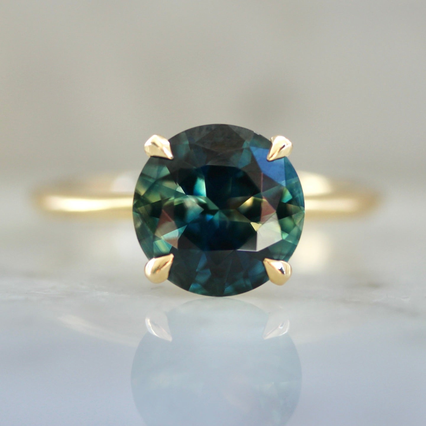 Teal Sapphire Ring in Yellow Gold 2477