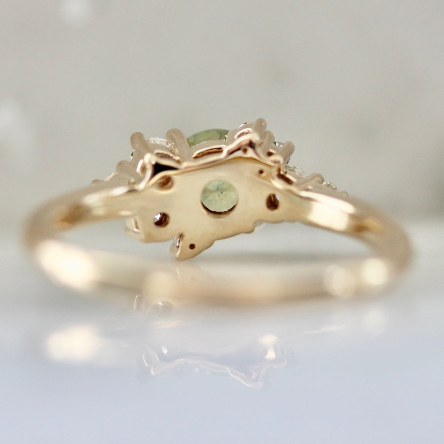 Kiwi Dream Light Green Round Brilliant Cut Montana Sapphire Ring