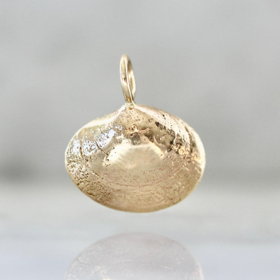 Seashore Clam Charm