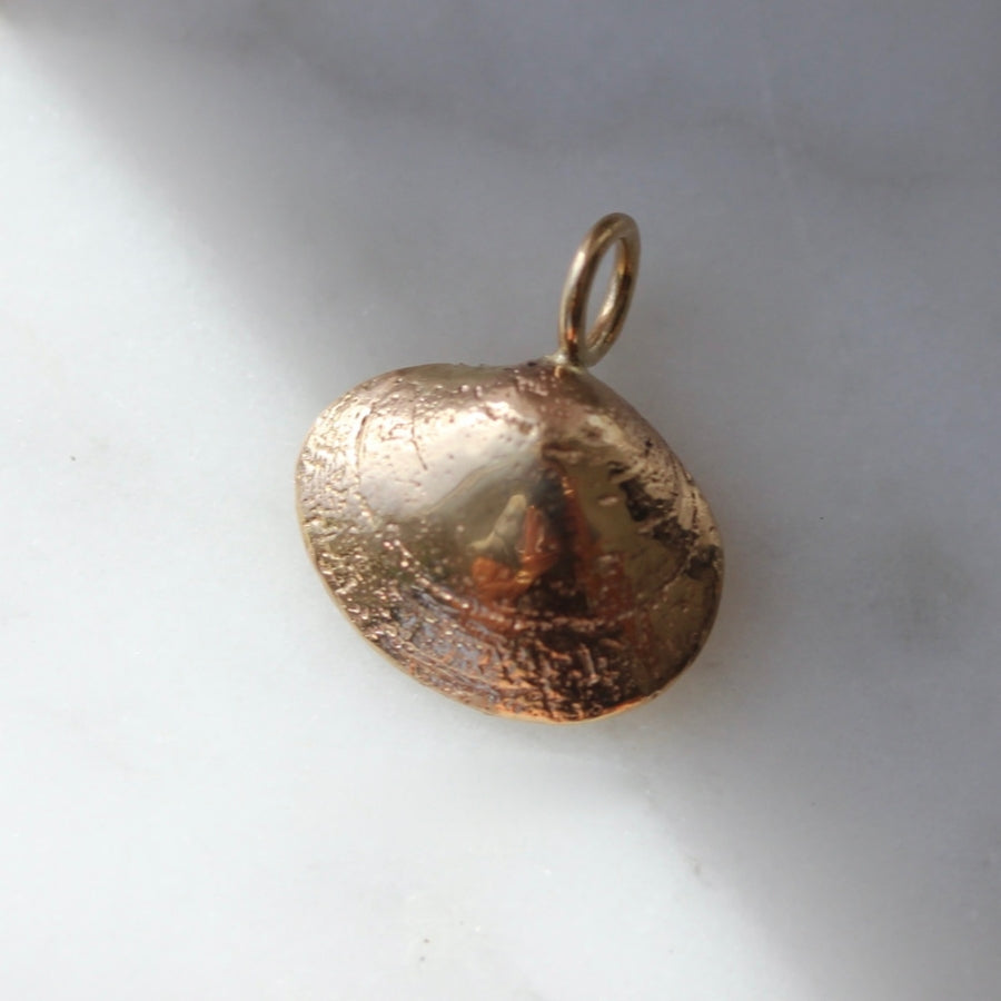 Seashore Clam Charm