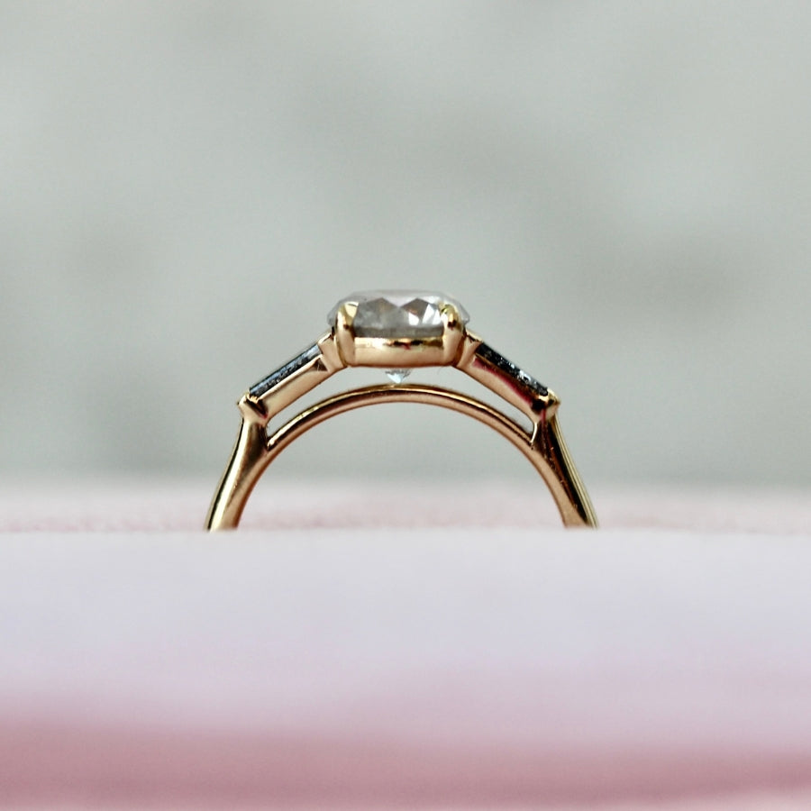 Star Fall Icy Round Brilliant Cut Diamond Ring