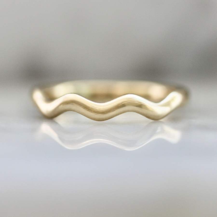 6422 Swiggle_band_in_yellow_gold